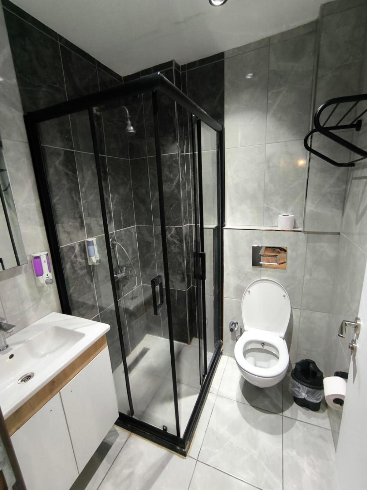 Edwin Hotel 3*